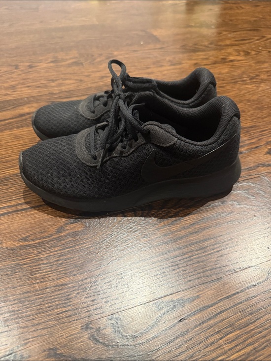Nike Shoes - Nike Tanjun Black Women's Running Shoes 7